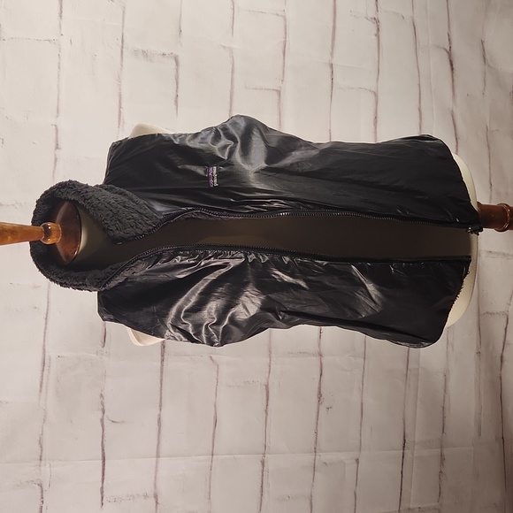 Patagonia Reversible Vest - Picture 4 of 7